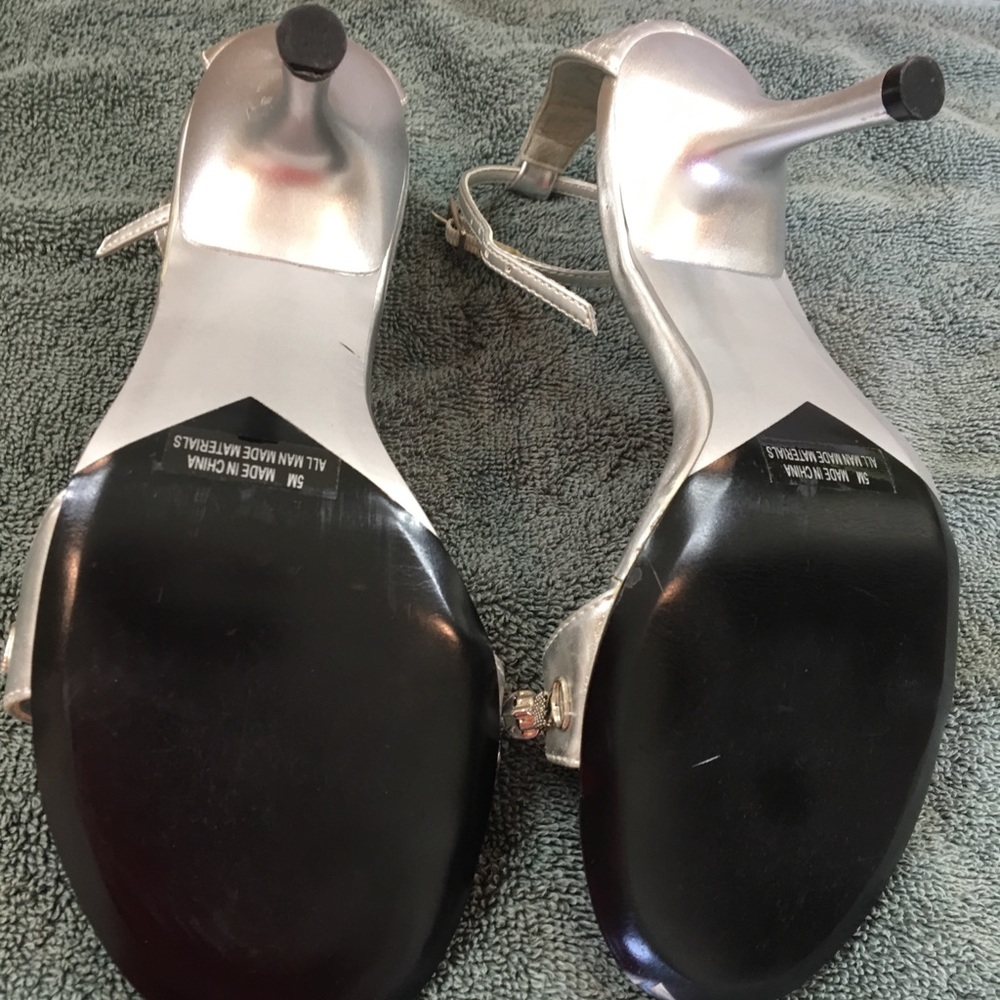 Silver dressy sandals w/jewels - Picture 4 of 4